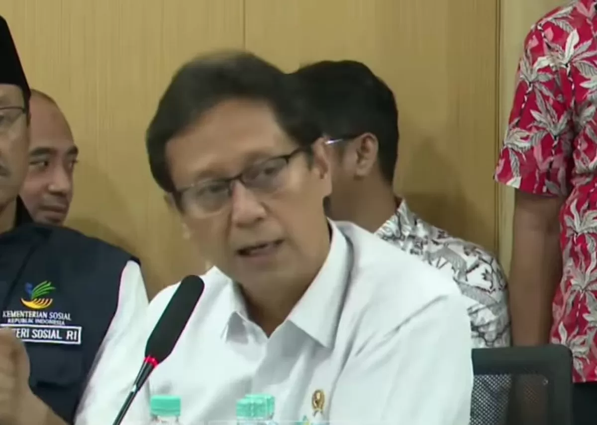 Menkes Budi Gunadi singgung mahalnya tiket pesawat ke Aceh saat rakor penanganan bencana Sumatera.  (YouTube DPR RI)