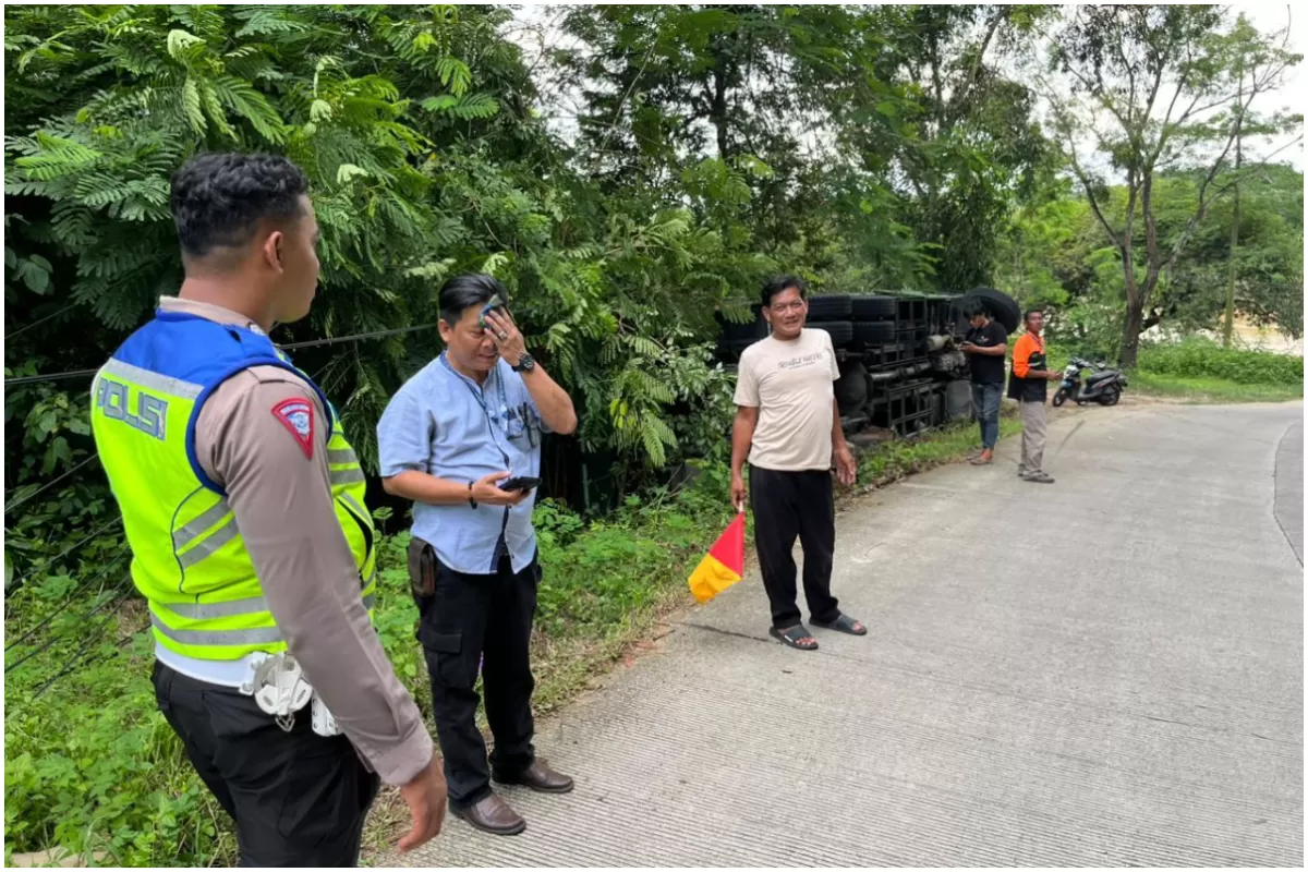 Sebuah truk mengalami kecelakaan lalu lintas tunggal, Selasa, 13 Januari 2026 di ruas Jalan Wonogiri&ndash;Jatipuro, tepatnya di wilayah Timang Kulon, Desa Wonokerto, Kecamatan Wonogiri, Kabupaten Wonogiri, (polreswonogiri.id)