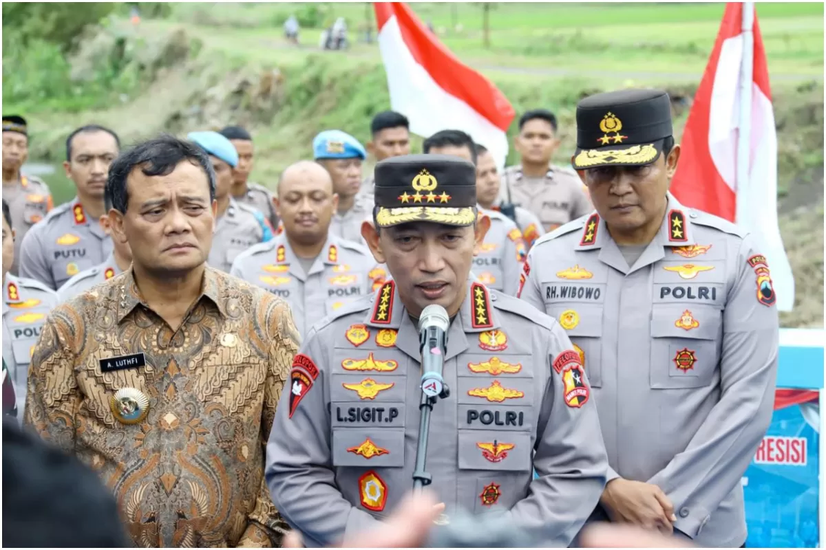 Kapolri Jenderal Polisi Listyo Sigit Prabowo meresmikan secara serentak 19 Jembatan Merah Putih Presisi yang telah selesai dibangun di berbagai wilayah Jawa Tengah, Rabu, 14 Januari 2026. (tribratanews.purbalingga.jateng.polri.go.id)