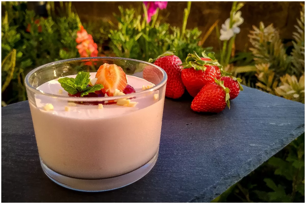 ILUSTRASI - Resep Puding Susu Strawberry (freepik/kawat)