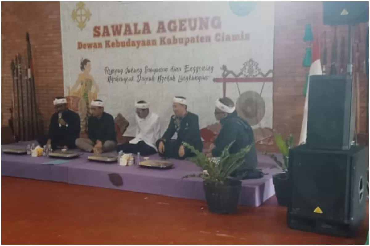 Dewan Kebudayaan Kabupaten Ciamis menggelar Sawala Ageung di Pusat Budaya Karangkamulyan, Kabupaten Ciamis, Minggu, 18 Januari 2026. (Portaloka.id/Bang Sufi)