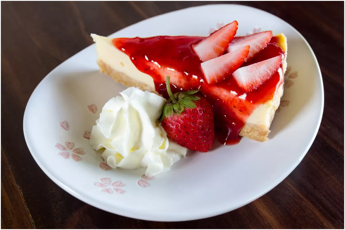 ILUSTRASI - Resep Es Krim Strawberry Cheesecake (freepik/aopsan)