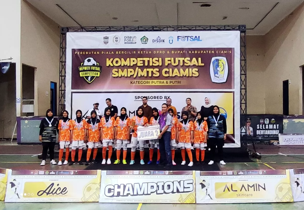 Tim Futsal Putri MTs Janggala Ciamis meraih juara 2 dalam ajang Hepweti Futsal Competition 2026 (Istimewa)