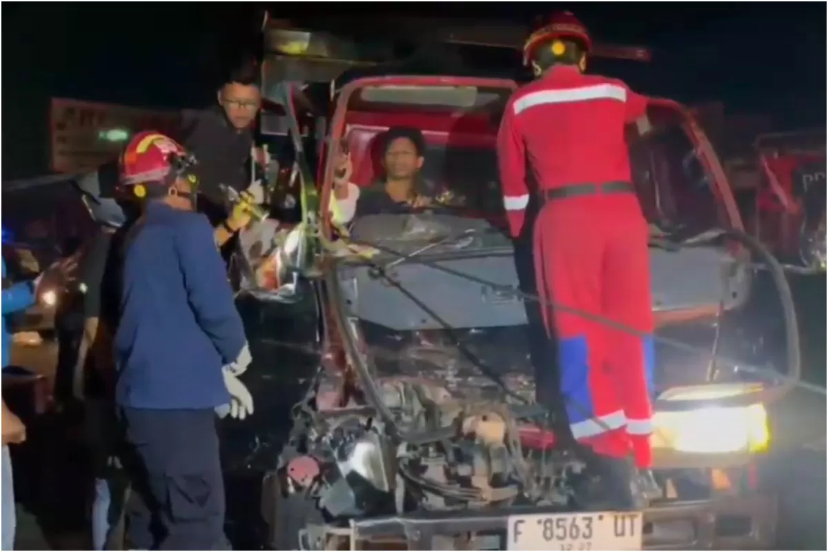 Kecelakaan truk bak kayu dan truk dump di Jalan Raya Jogja-Solo, Desa Ngawonggo, Kecamatan Ceper, Kabupaten Klaten, Jawa Tengah, Rabu malam, 21 Januari 2026. (Portaloka.id/WKP)