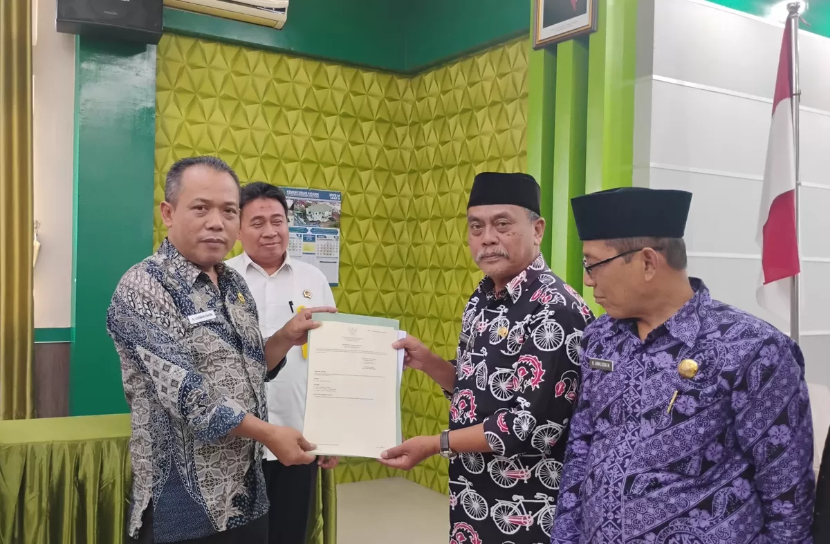 Penyerahan sertifikat wakaf hasil fasilitasi Kemenag Ciamis dan ATR/BPN Kabupaten Ciamis (Ist)