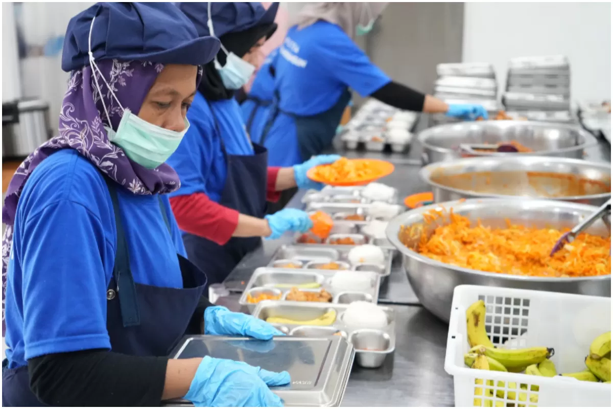 Program Makan Bergizi Gratis (MBG) bawa berkah, membuka lapangan kerja hingga banyak yang sembuh dari bermain judi online. (bgn.go.id)