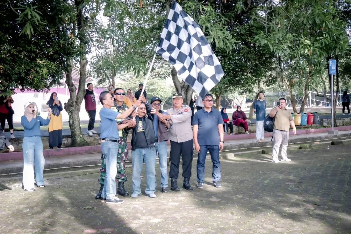 Bupati Ciamis Herdiat Sunarya melepas peserta Tiba-Tiba Touring V di Taman Lokasana Ciamis (Ist)
