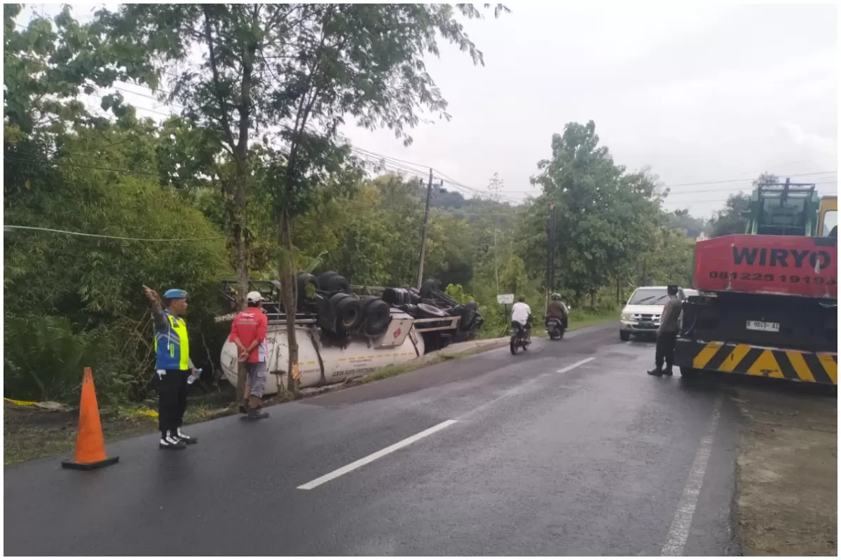 Kecelakaan lalu lintas tunggal melibatkan truk tangki Pertamina terjadi di wilayah Kecamatan Nguntoronadi, Kabupaten Wonogiri, Jawa Tengah, Selasa, 27 Januari 2026. (polreswonogiri.id)