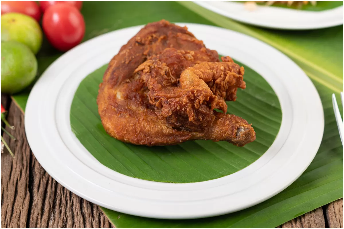 ILUSTRASI - Resep Ayam Goreng Pandan. (freepik/jcomp)