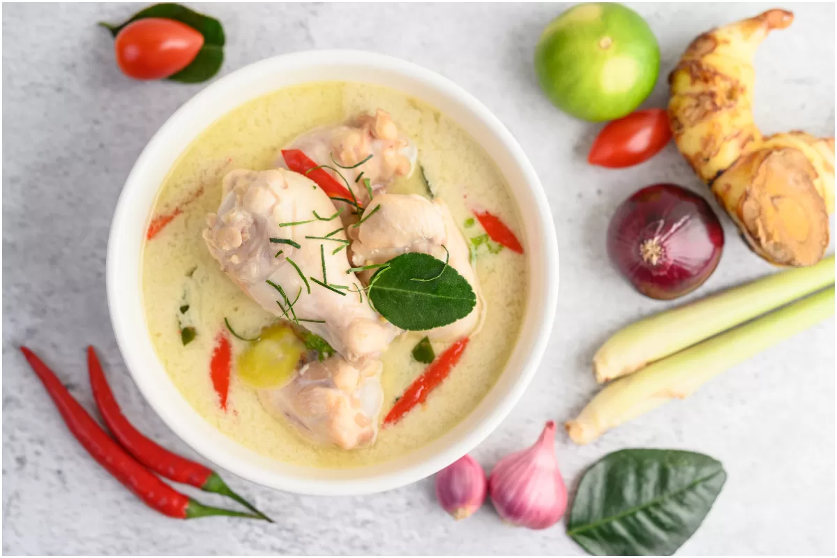 ILUSTRASI - Resep Sup Ayam Kampung (freepik/jcomp)