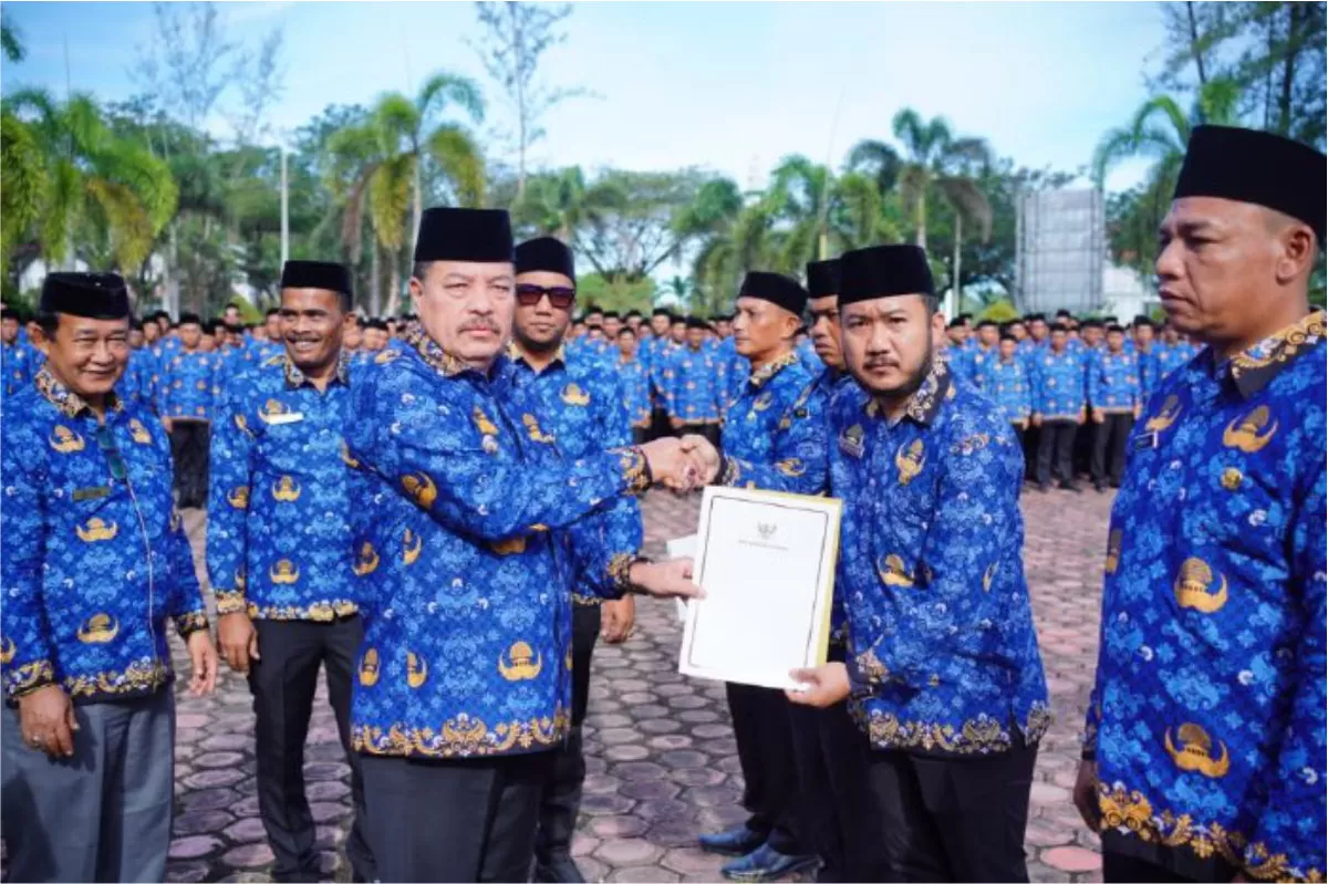 Penyerahan SK pengangkatan PPPK Paruh Waktu Kabupaten Nagan Raya, Aceh (Pemkab Nagan Raya)