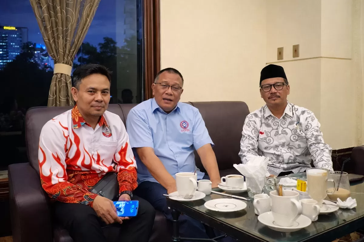Ketua PGMM (kiri), bersama Ketua KSPSI (tengah) dan Pembina PGSI (kanan) (Istimewa)