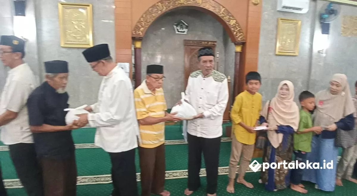 Santunan yatim dan dhuafa Masjid Rahmatullah BRP Panglayungan Kota Tasikmalaya (Portaloka.id/Bang Sufi)