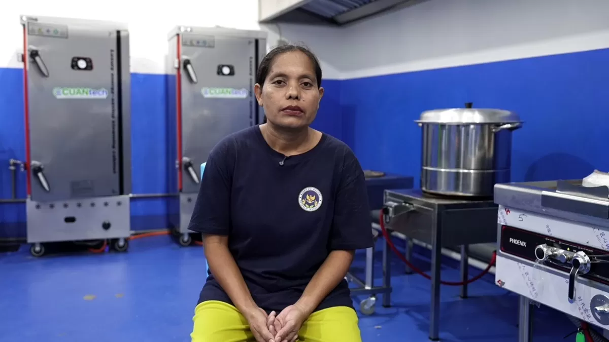 Kisah Kristina Lende, relawan SPPG di NTT bisa beli sepeda motor dari hasil cuci ompreng (Ist)
