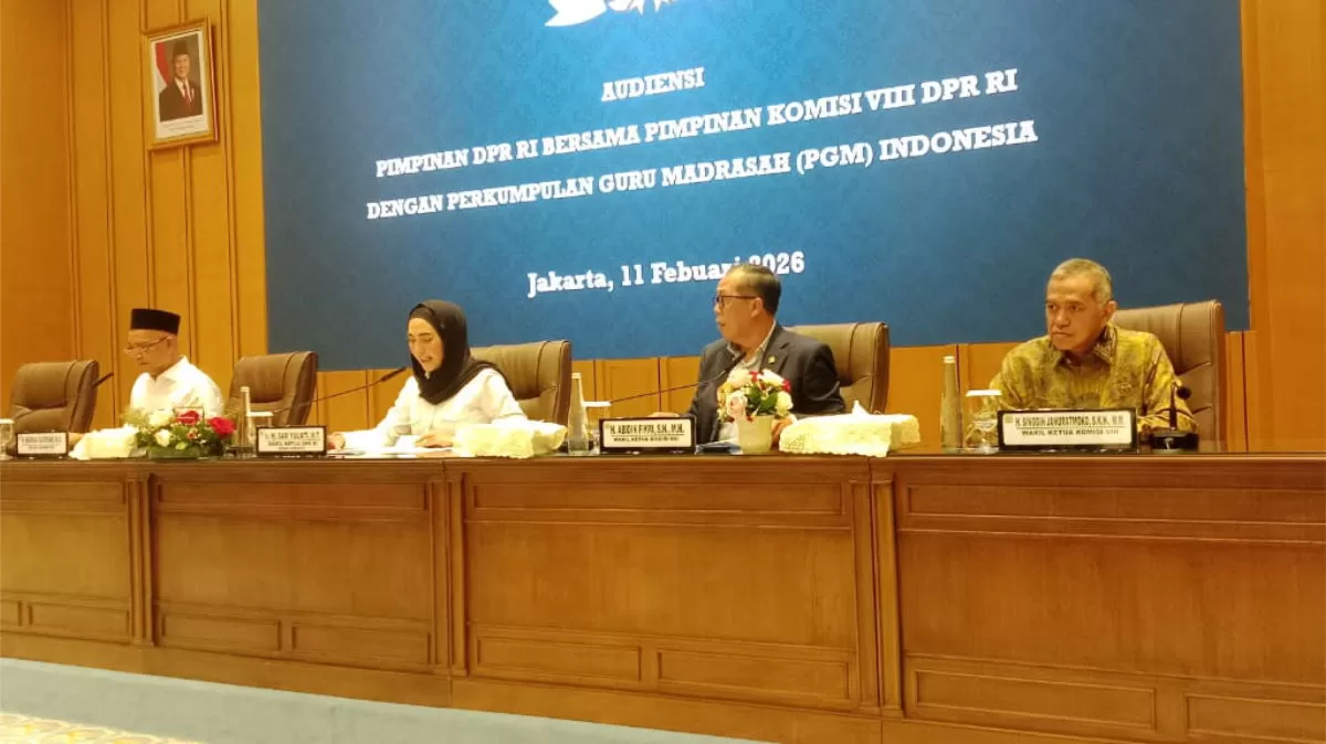 Wakil DPR RI, Sari Yuliati (tengah) bersama pimpinan Komisi VIII saat audiensi dengan guru madrasah swasta (Ist)