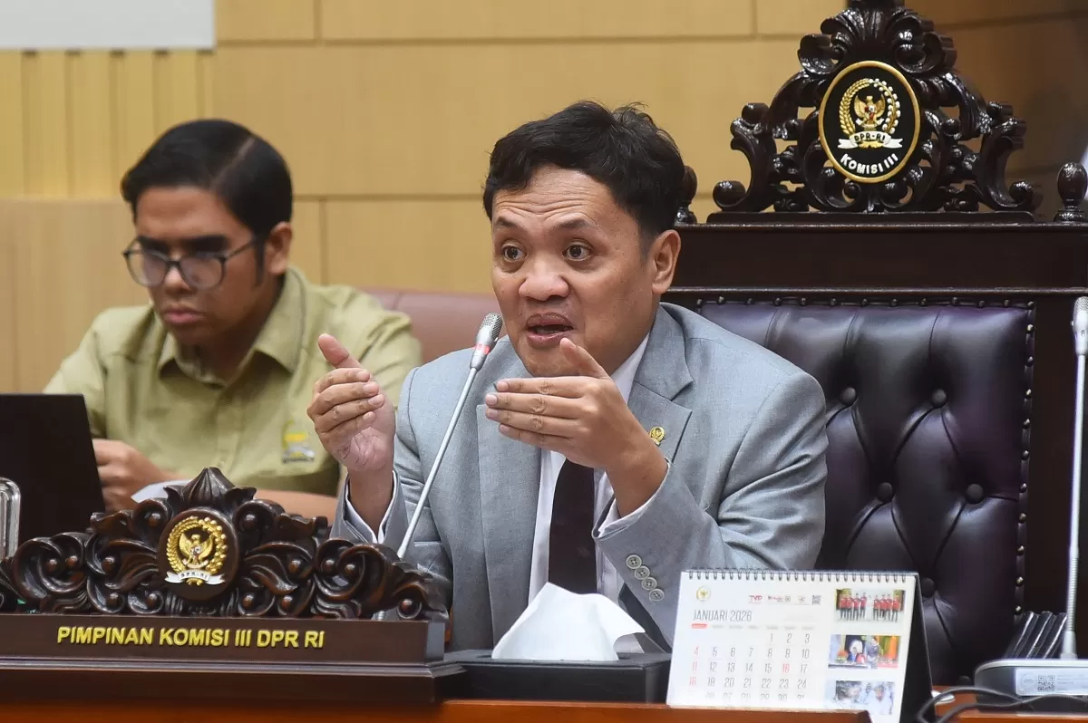 Ketua Komisi III DPR RI Habiburokhman turut menyoroti kasus guru honorer jadi tersangka rangkap jabatan (DPR RI)