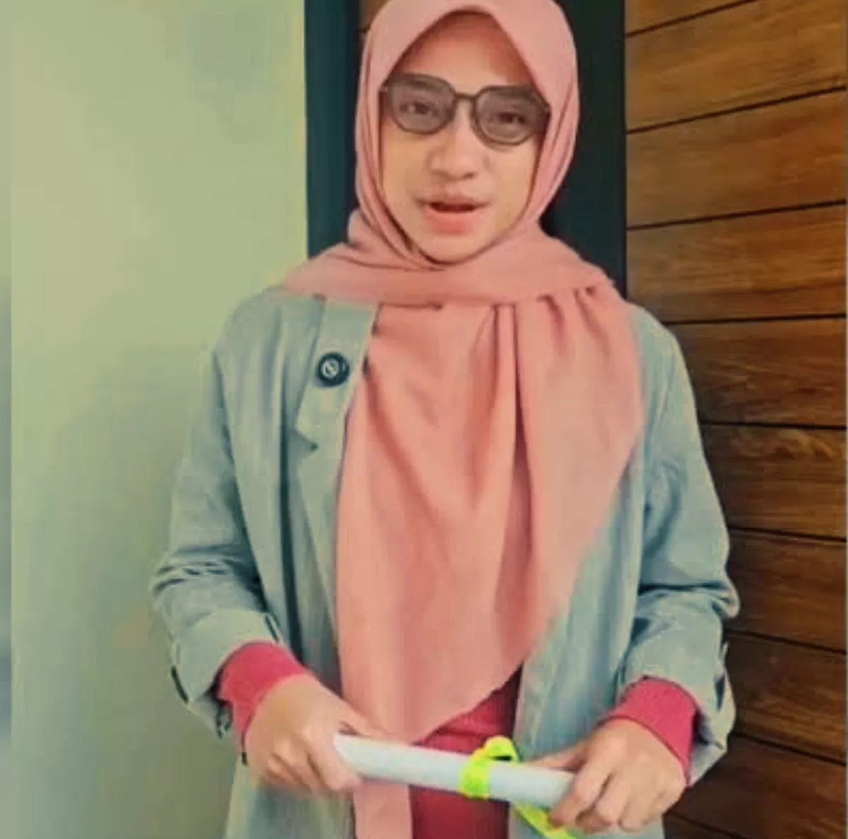 Sherly Annavita mengalami teror fisik dan digital usai suarakan kritik bencana Sumatra. Benarkah ada orkestrasi di balik intimidasi ini?