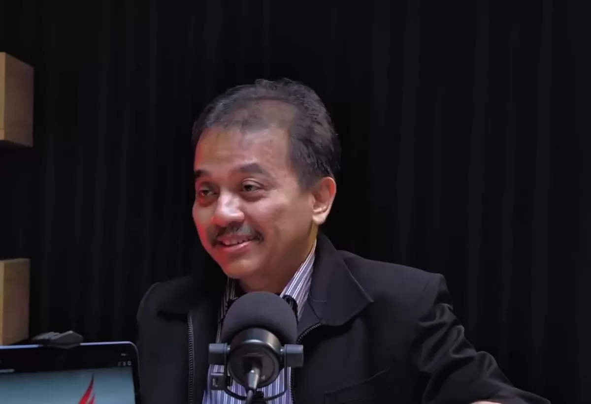 Roy Suryo ungkap akan tulis buku investigasi pendidikan Gibran dengan fokus akun Fufufafa dan jejak Sydney. Rilis bertahap dimulai.