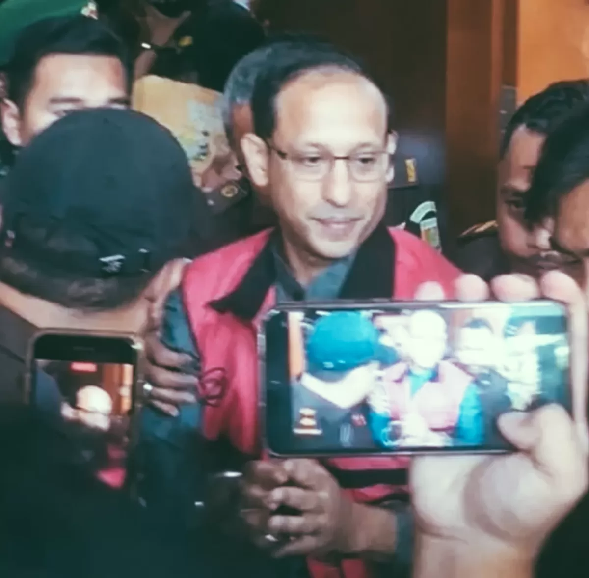 Jaksa ungkap grup WA rahasia Nadiem sebelum menjabat. Proyek Chromebook rugikan negara Rp2,1 triliun. Simak fakta persidangannya.
