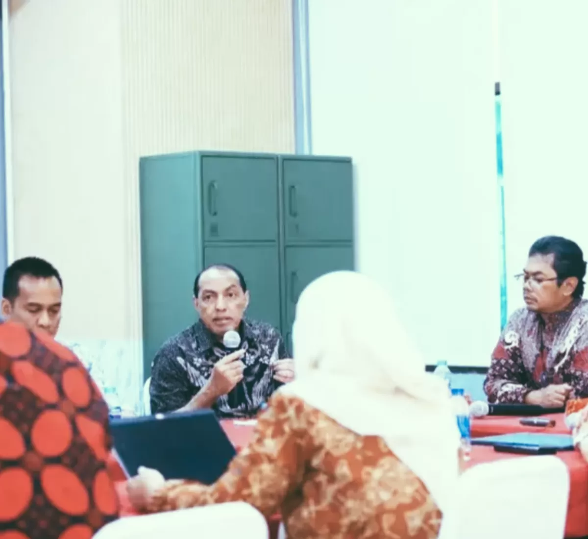 Kasus gagal bayar DSI Rp1,3 triliun lukai prinsip ekonomi syariah. PPATK blokir rekening perusahaan demi cegah kerugian publik lebih luas.