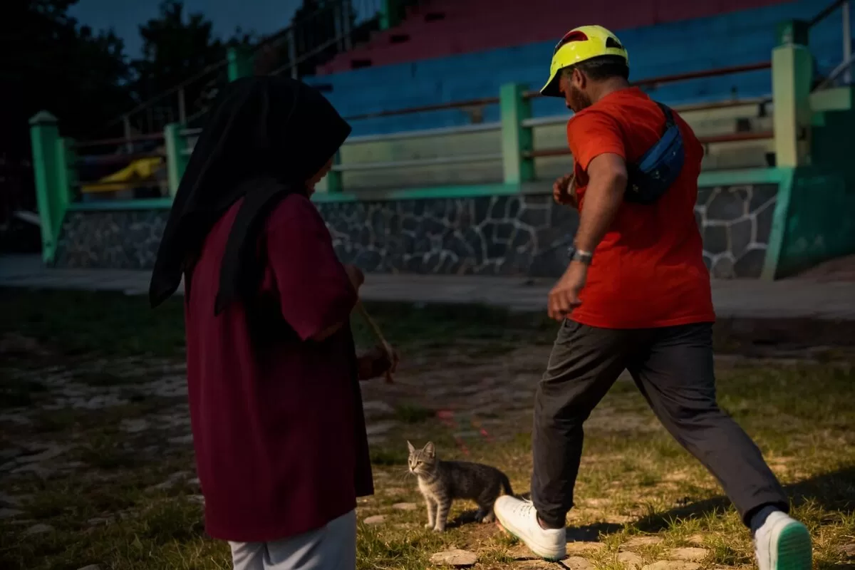 Seorang pria berinisial PJ di Blora terancam 1,5 tahun penjara dan denda Rp50 juta usai menendang kucing hingga mati. Pelaku yang merupakan pensiunan ASN kini diperiksa Polres Blora.