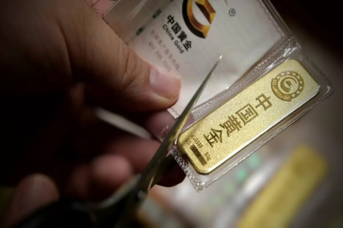Skandal JWR China rugikan investor Rp23,5 triliun akibat emas digital tanpa fisik. Simak ulasan lengkap modus gagal bayar ini dan tips investasi aman di Indonesia.