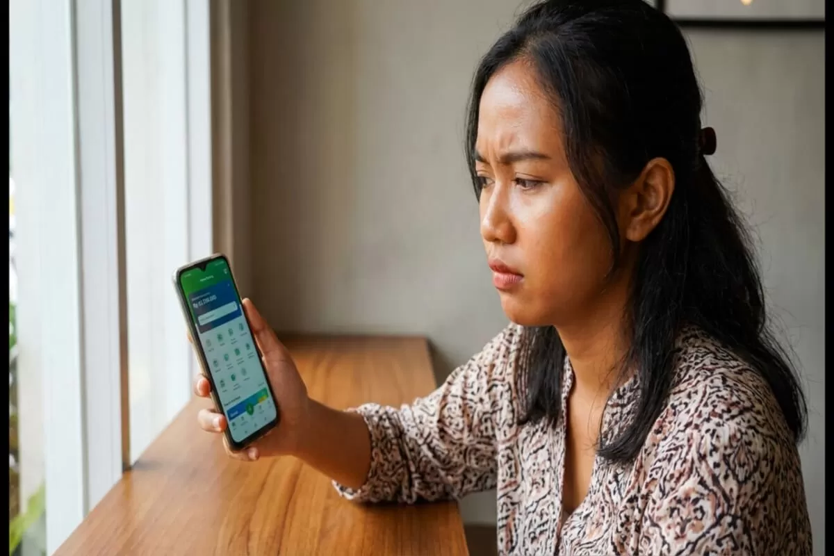 HP hilang atau dicuri? Segera amankan m-Banking Anda! Ikuti panduan cara blokir akun bank, kartu SIM, dan hapus data jarak jauh agar saldo tetap aman.