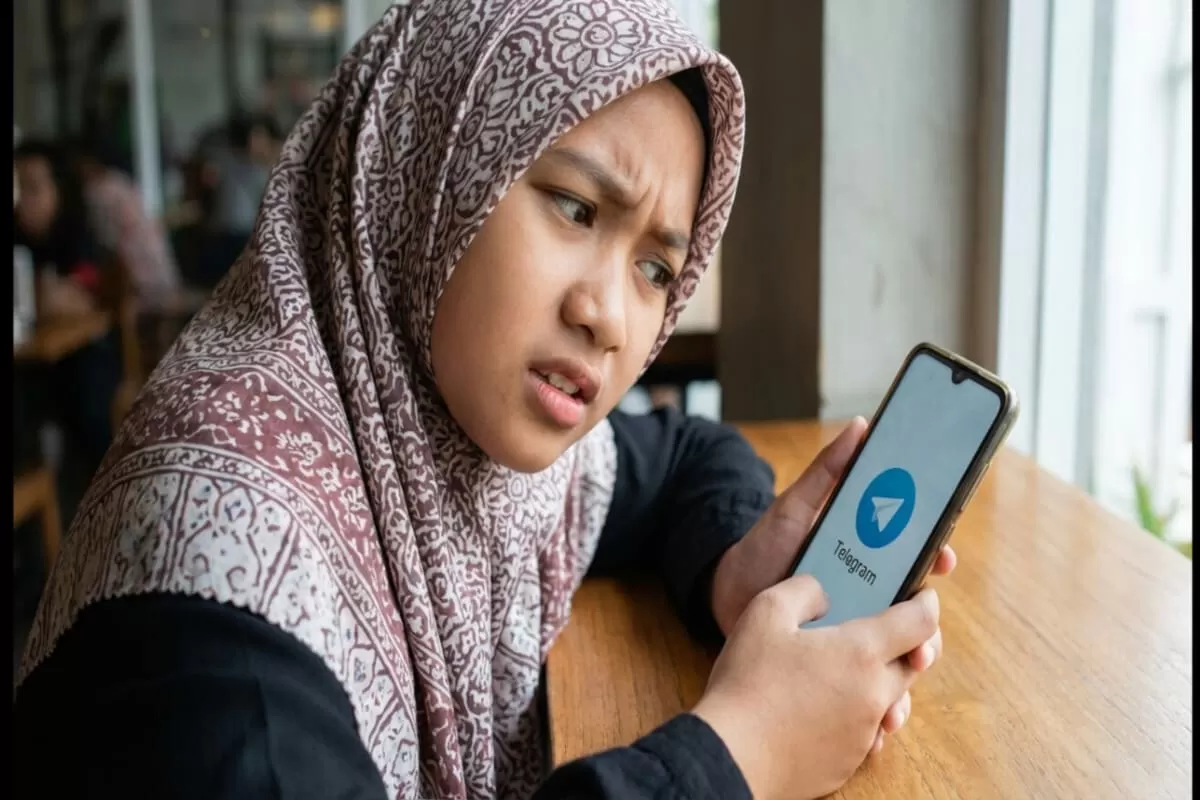 Amankan data Telegram Anda! Pelajari cara mudah backup chat ke Google Drive lewat Desktop dan Bot resmi agar pesan penting tidak hilang saat ganti HP.