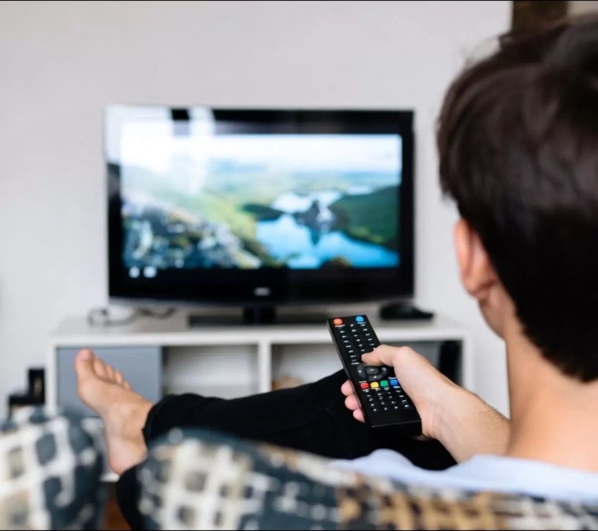 Solusi praktis atasi siaran teracak dengan upgrade firmware STB, input Biss Key, dan pembaruan frekuensi 2026 agar nonton TV digital makin nyaman.