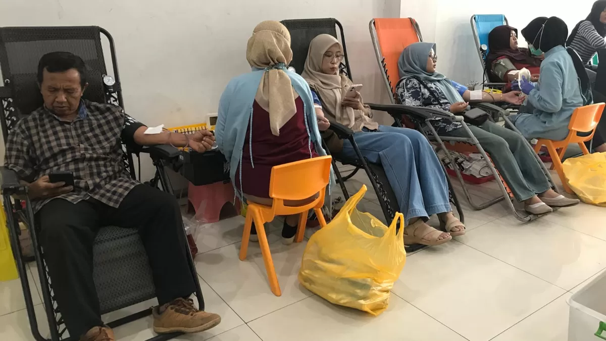 Jaga Ketersediaan Stok Darah, PMI Jember Jemput Bola, Animo Pendonor di Matahari Johar Plaza Luar Biasa, 71 Pendaftar yang Lolos 45 Orang. Foto istimewa Pandhalungan 