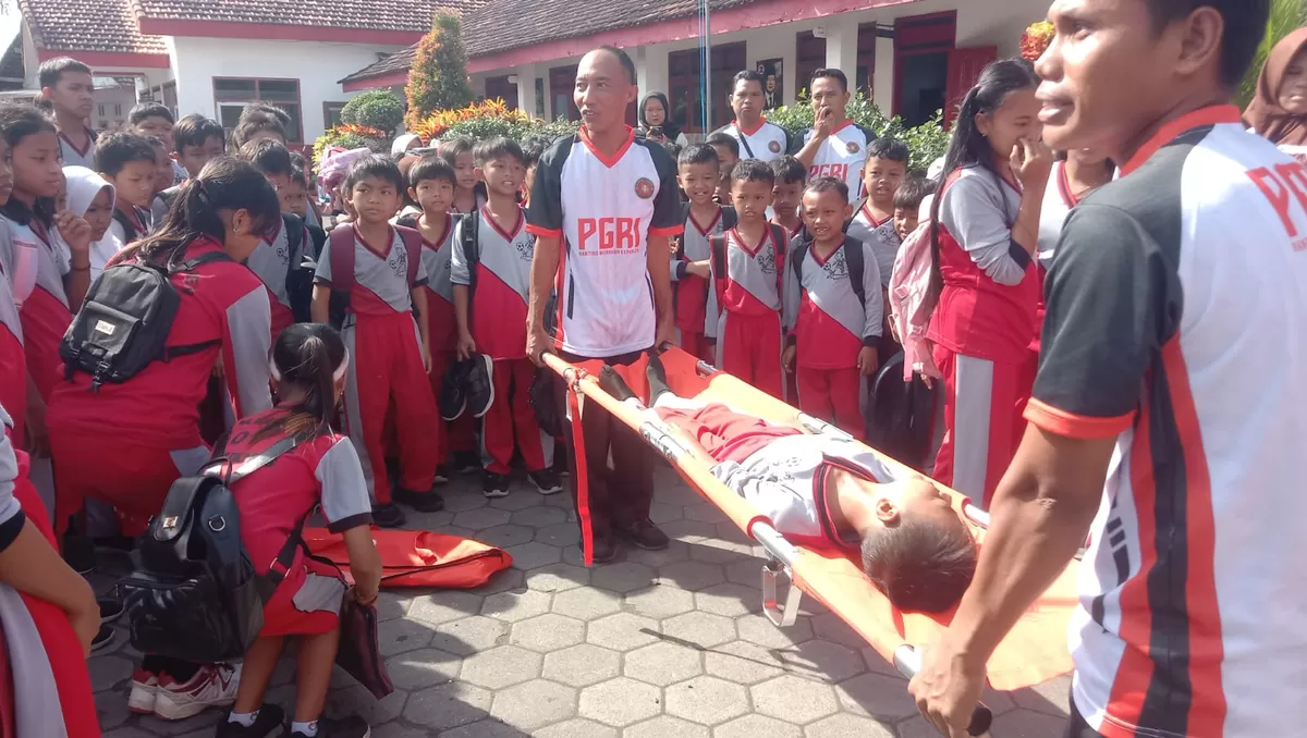 Gempa Mengguncang SDN 01 Kepanjen, Ratusan Siswa Sigap Berlindung dan Evakuasi Mandiri. Foto istimewa Pandhalungan 