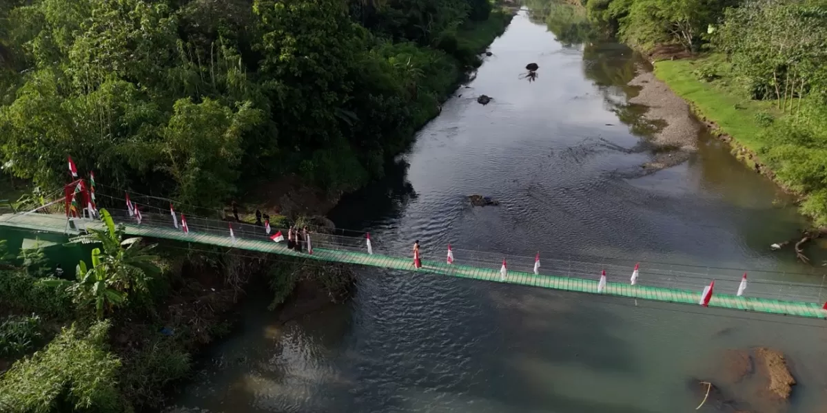 Jembatan gantung Garut. Foto istimewa Pandhalungan.com