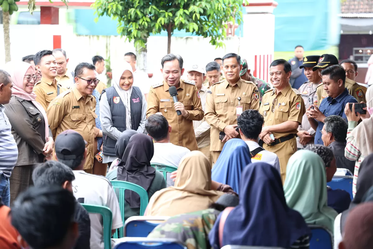 Bupati Jember Pantau Langsung Efektivitas Pelayanan Pelayanan Adminduk di Kecamatan Bangsalsari. Foto istimewa Pandhalungan.com