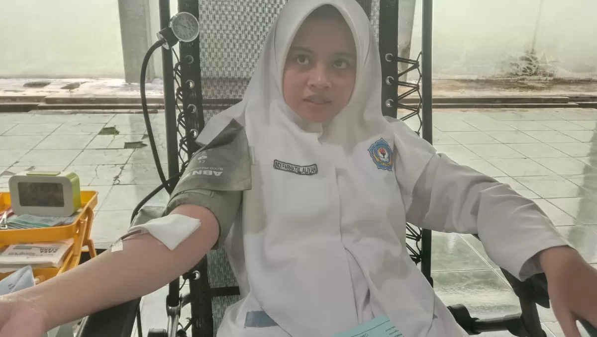 Banyak Jaring Pendonor Pemula, PMR Wira MAN 2 Jember Aktif Gelar Aksi Kemanusiaan Donor Darah. Foto istimewa pandhalungan.com