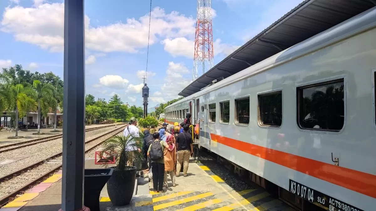 Gempa Pacitan, 11 Perjalanan KA di Daop 7 Madiun Dihentikan Perjalanannya. Foto istimewa pandhalungan.com