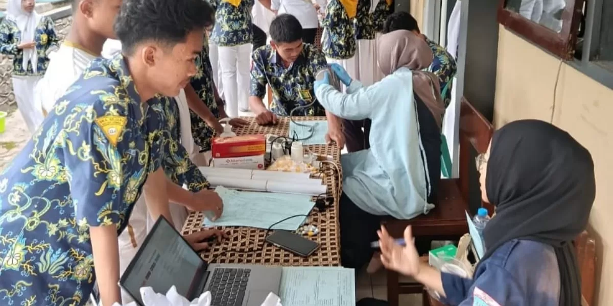 Puluhan Siswa SMAN 1 Kalisat Antusias Ikuti Aksi Donor Darah, Mayoritas Pendonor Pemula. Foto istimewa pandhalungan.com