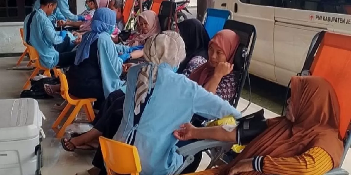Masyarakat Antusias Ikuti Aksi Donor Darah di Kecamatan Wuluhan. Foto istimewa pandhalungan.com