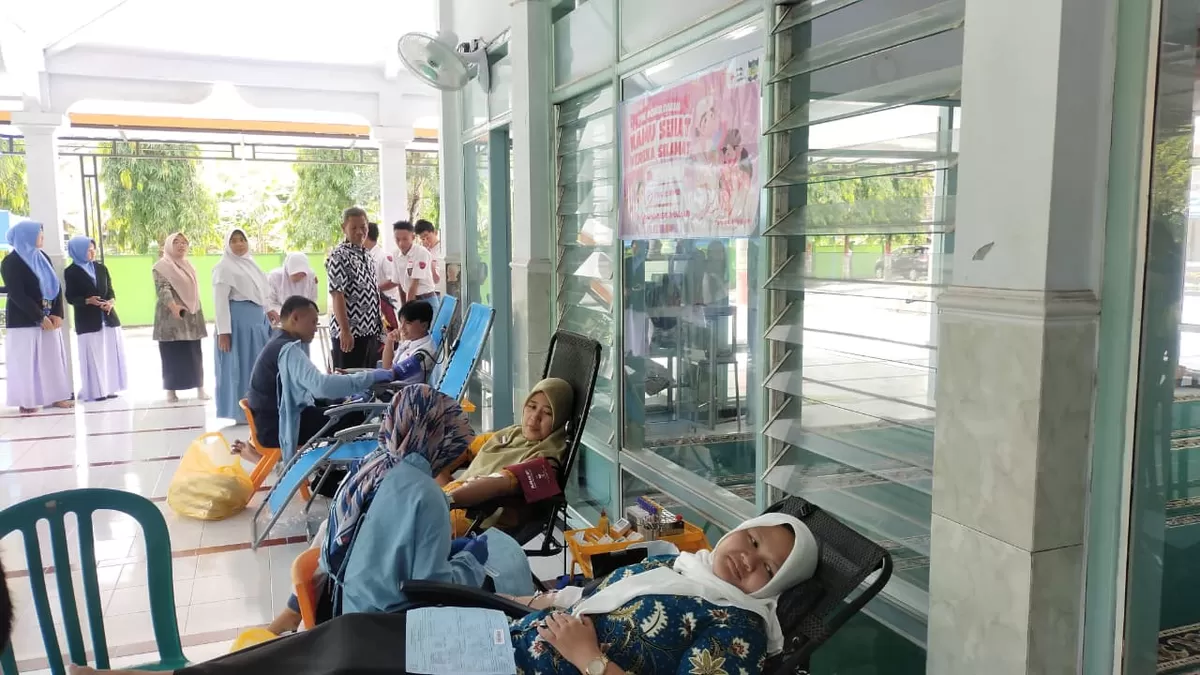 SMAN Umbulsari Gelar Aksi Kemanusiaan Donor Darah, Pendonor Pemula Kunci Ketersediaan Darah di PMI Kabupaten Jember. Foto dok PMI Jember