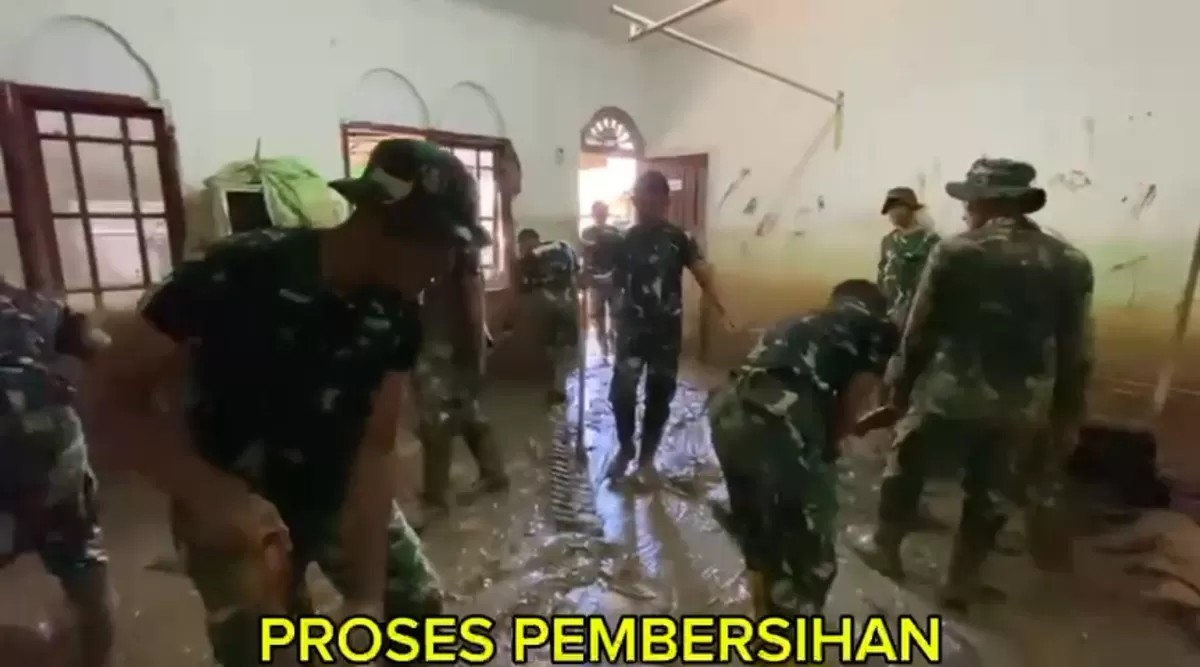 Sekolah-sekolah di Aceh Terus Dibersihkan, Siswa dan Guru Segera Beraktivitas Normal Lagi. Foto istimewa pandhalungan.com