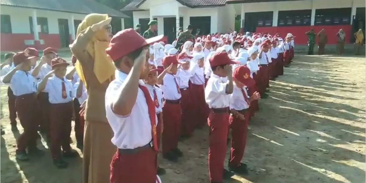Penampakan SD di Sumut Sebelum dan Sesudah Banjir: Kini Anak-anak Sudah Sekolah Lagi. Foto istimewa pandhalungan.com