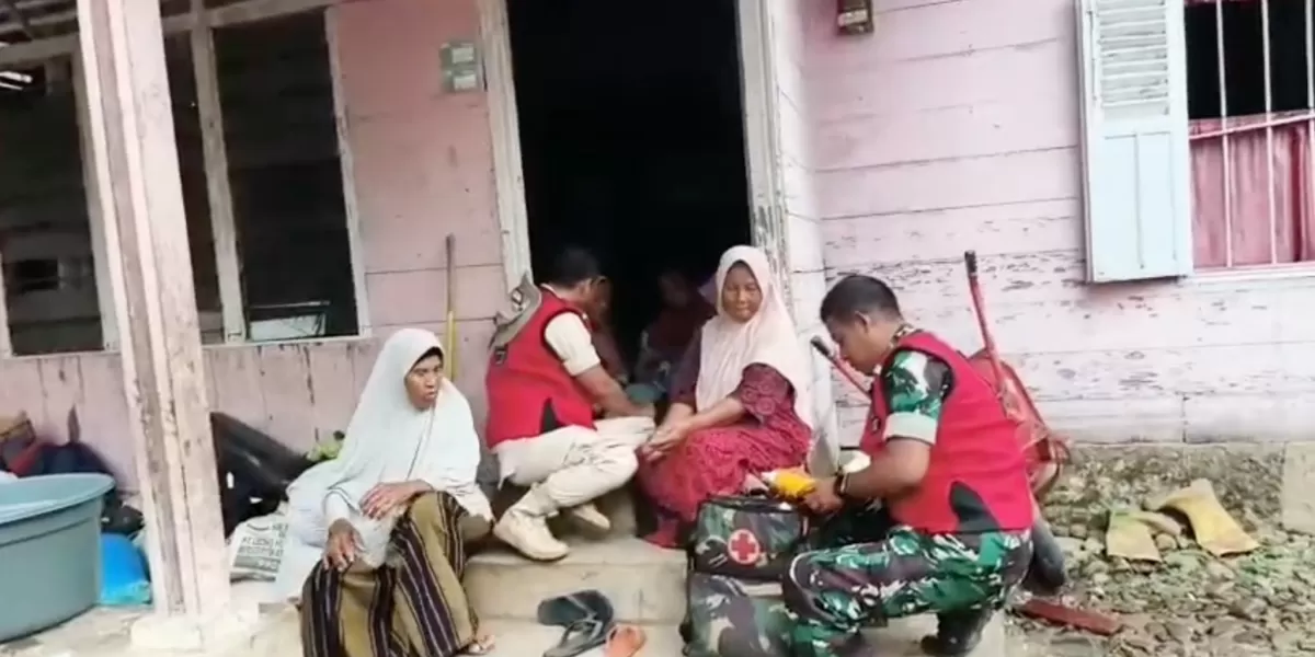 Dari Desa ke Desa, Layanan Kesehatan TNI-Polri Keliling Obati Warga Terdampak Bencana Sumatra. Foto istimewa pandhalungan.com