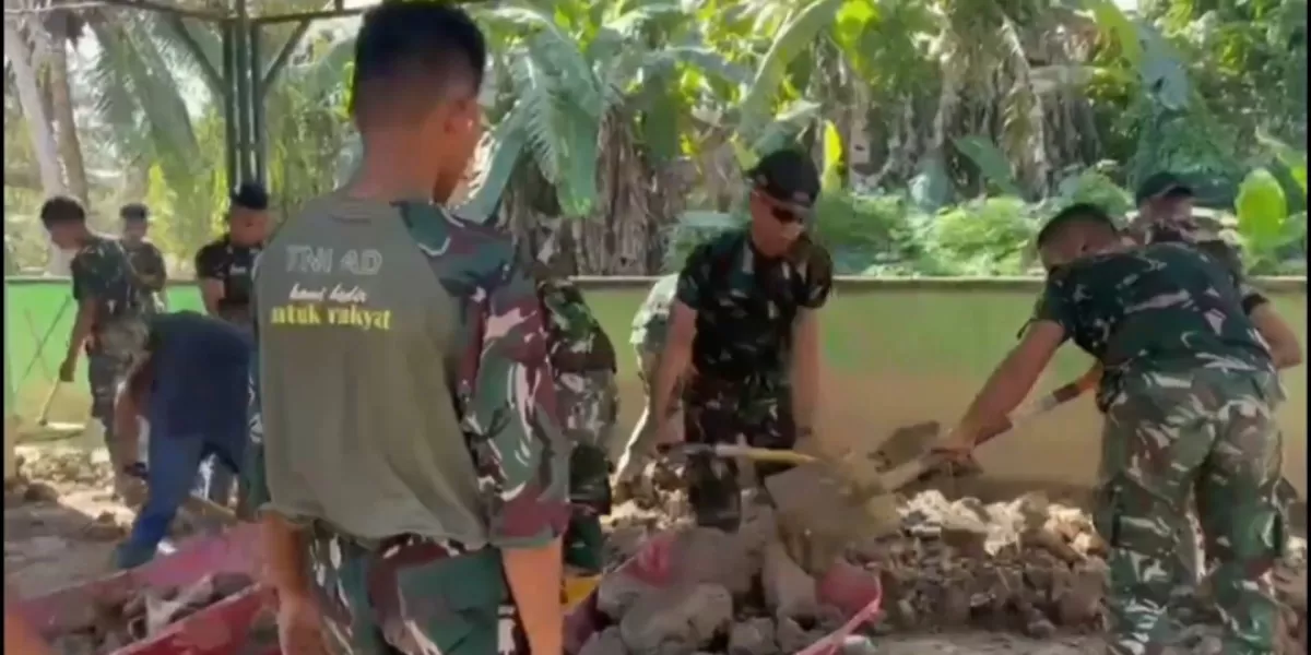 Pulihkan Aceh Pascabencana, TNI Hadirkan Air Bersih Hingga ke Desa-desa. Foto istimewa pandhalungan.com