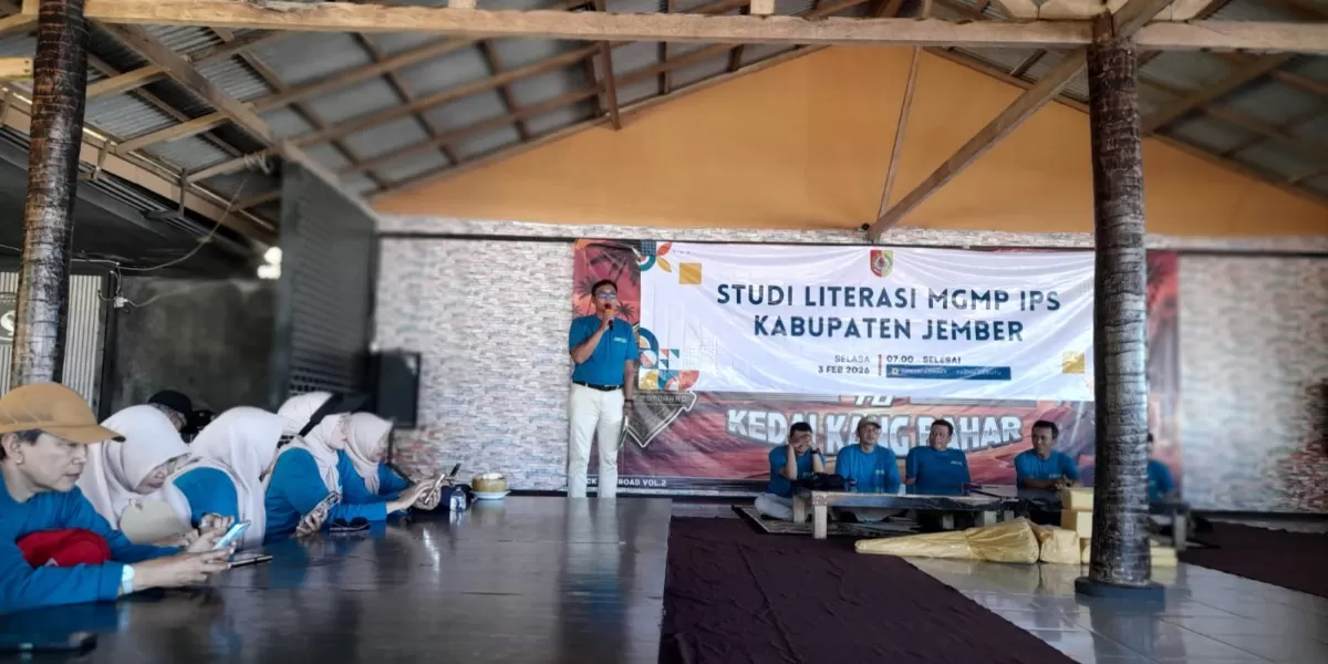 MGMP IPS SMP Se-Kabupaten Jember Awali Kegiatan 2026 dengan Studi Literasi di Pantai Asmara. Foto istimewa pandhalungan.com