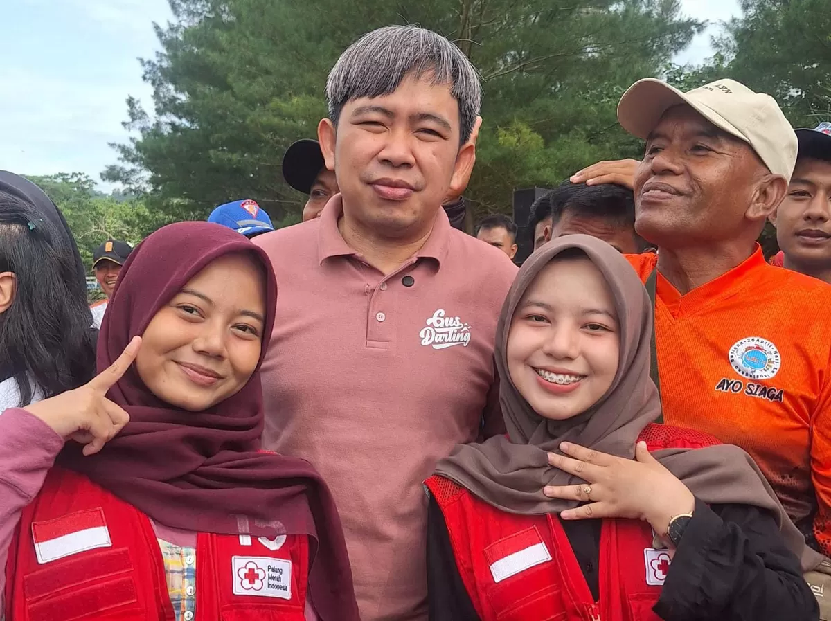 Relawan PMI Jember Terlibat dalam Kegiatan Bersih bersih Pesisir, Dukung Gerakan Cinta Pantai. Foto istimewa pandhalungan.com