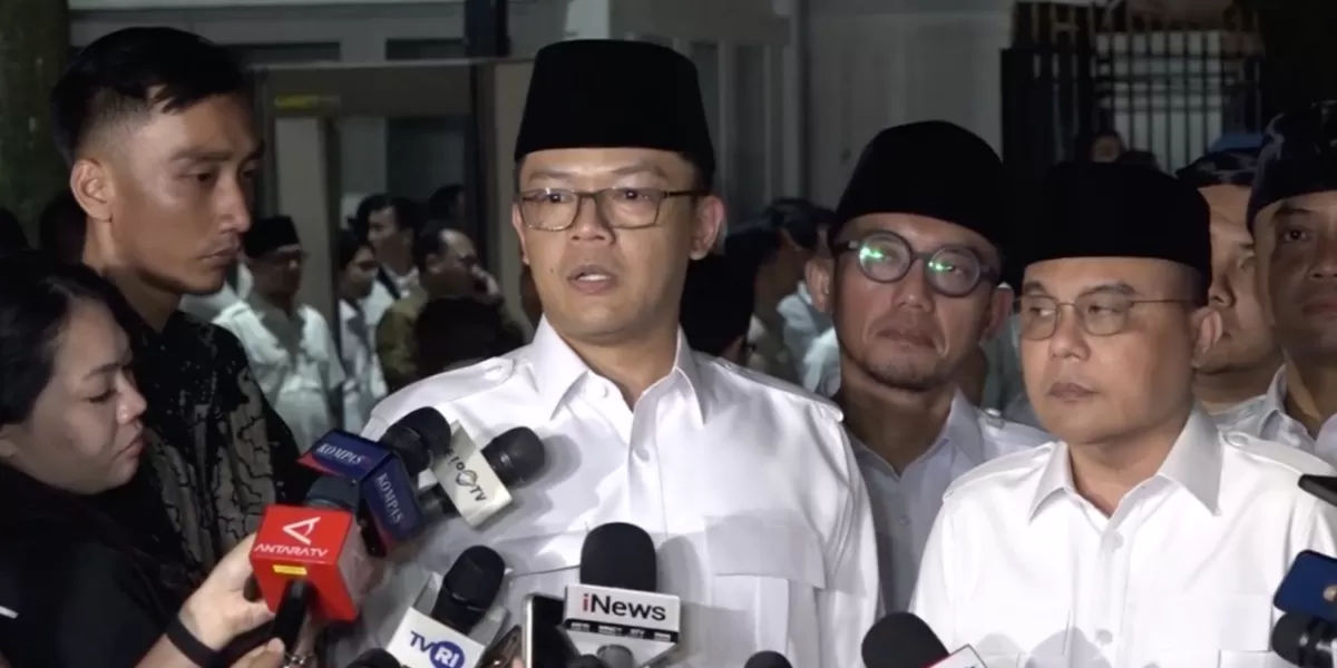 Sekjen Gerindra Instruksikan Kader Bersihkan Atribut HUT, Mohon Maaf Ganggu Masyarakat. Foto istimewa pandhalungan.com