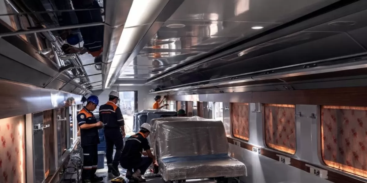 Arus mudik lebaran 2026 menghadirkan nuansa baru bagi pemudik, khususnya yang menggunakan kereta api. Ya, pemudik bisa menikmati layanan baru perkeretaapian Indonesia. Dok KAI