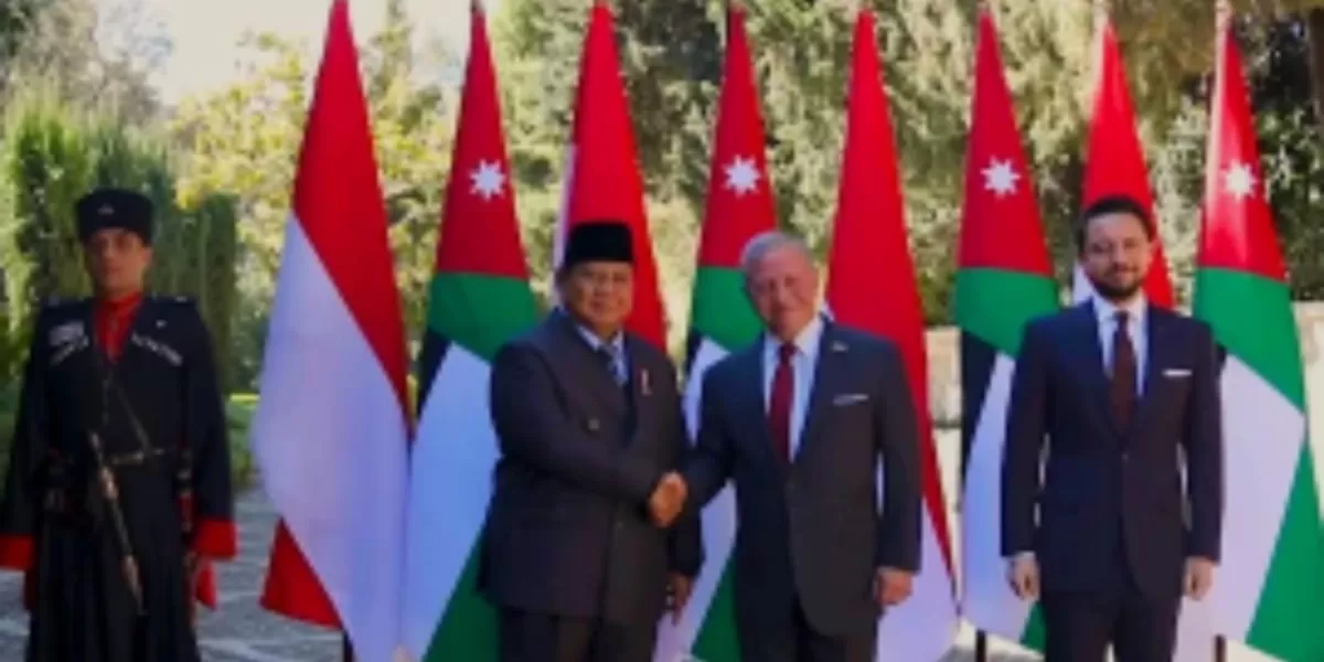 Presiden RI Prabowo Subianto bersalaman dengan Raja Yordania Abdullah II. Foto istimewa pandhalungan