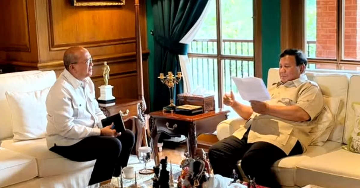 Sejumlah Guru Besar UGM justru tertahan di gerbang Istana Negara. (Instagram @sekretariat.kabinet)