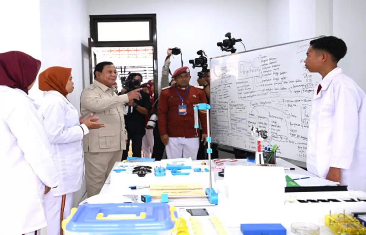 Presiden Prabowo Subianto resmikan 166 unit Sekolah Rakyat secara serentak (Foto: BPMI Setpres RI)
