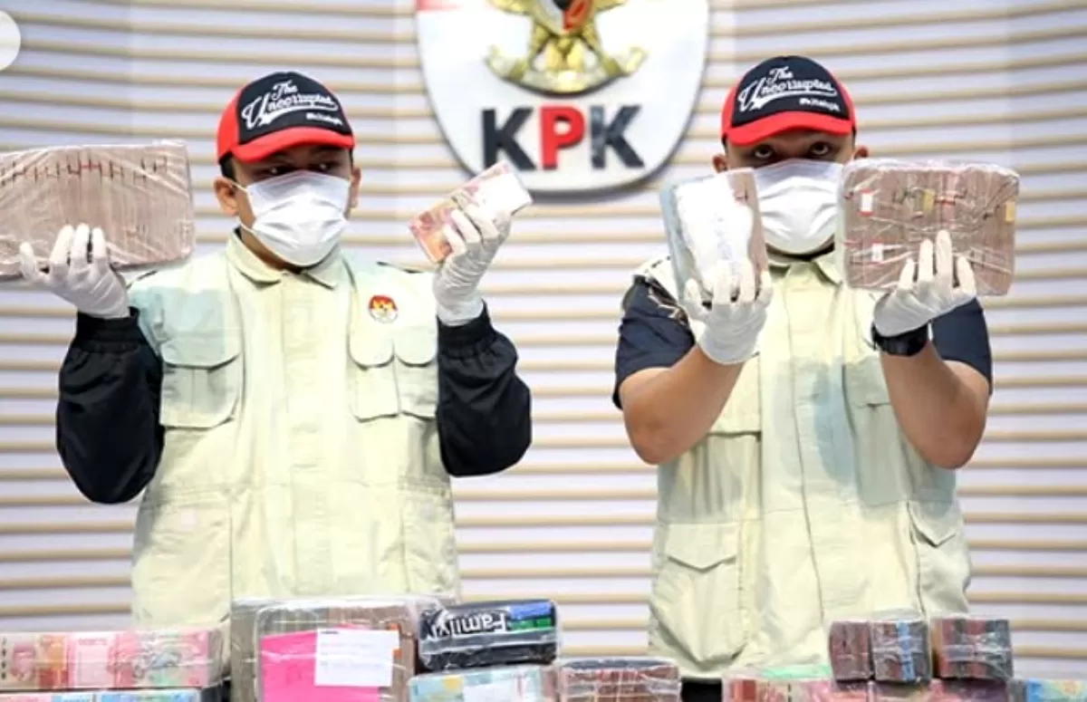  Geledah rumah Wali Kota Madiun Maidi dan Bupati Pati Sudewo,KPK sita uang tunai. (Instagram @official.kpk)